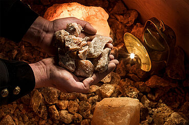 Salzwelten Altaussee, Bergwerk Salzsteine Hände, (c) Salzwelten, Johannes Kernmayer Salzwelten Altaussee, Bergwerk Salzsteine Hände, (c) Salzwelten, Johannes Kernmayer